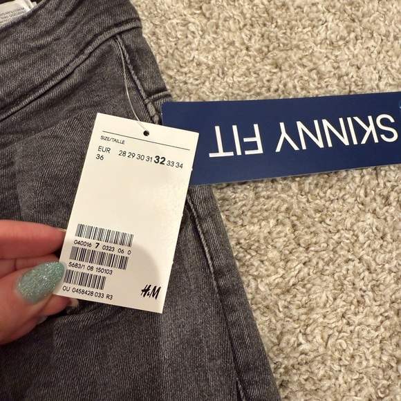 H&M Men’s Gray Skinny Fit Jeans - Picture 4 of 6